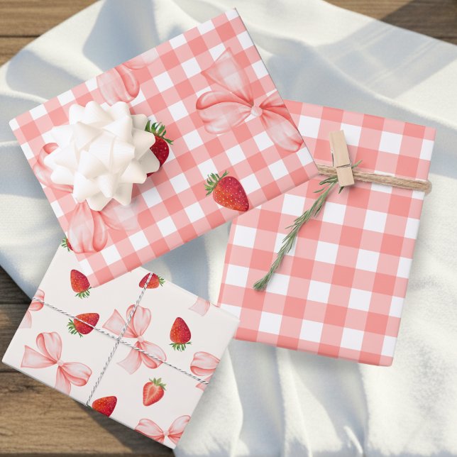 Feuille De Papier Cadeau Coquette Berry First Birthday Red Gingham (Coquette Berry First Birthday Red Gingham Wrapping Paper Sheets)