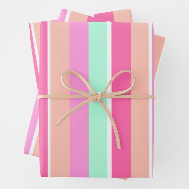 Feuille De Papier Cadeau Couleurs de bonbons rayures (En situation)