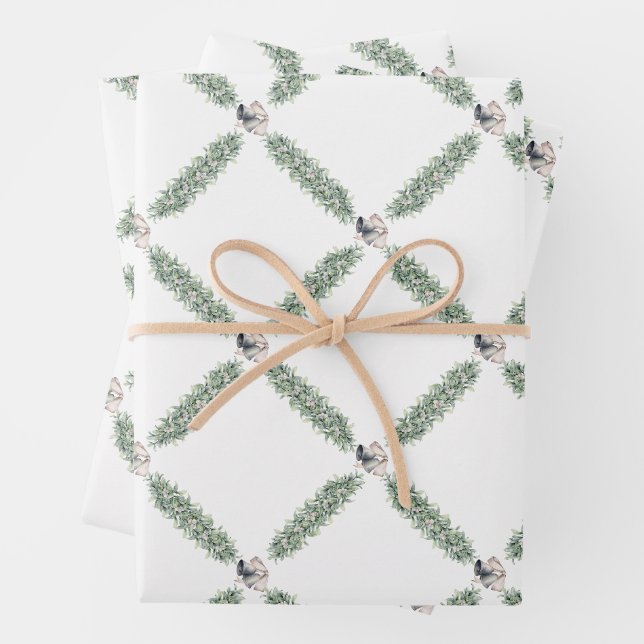Feuille De Papier Cadeau Couronne de cloches argentées de Noël (En situation)