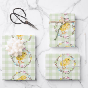 Feuille De Papier Cadeau Couronne de saule avec œufs et poussin à carreaux