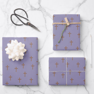 Feuille De Papier Cadeau Croix en bois sur fond gris-violet clair