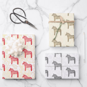 Feuille De Papier Cadeau Cute Festive Scandi Rouge Beige et gris Dala Horse