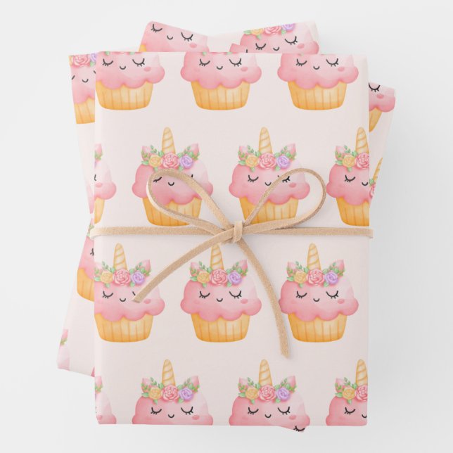 Feuille De Papier Cadeau Cute Pink Cupcake Unicorn avec Motif Rose (En situation)