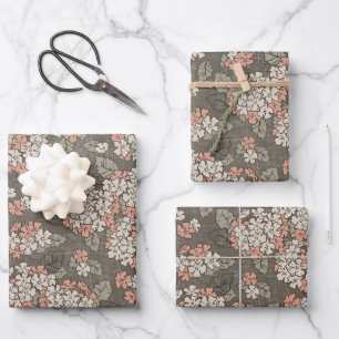 Feuille De Papier Cadeau Délicieuse hydrangée sur un arrière - plan taup