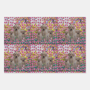 Feuille De Papier Cadeau Des Marionnettes Du Labrador Sur Les Fleurs, Des F