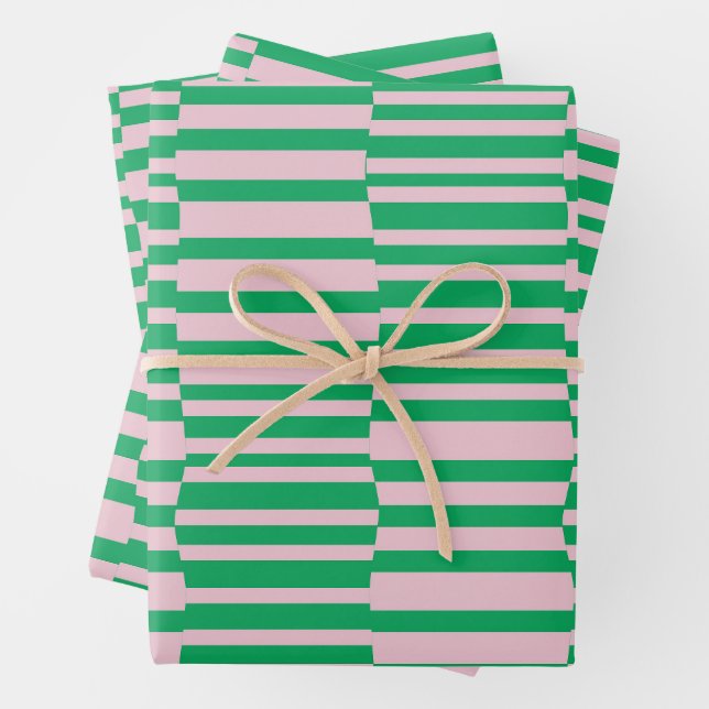 Feuille De Papier Cadeau Des rayures funky en rose et vert (En situation)