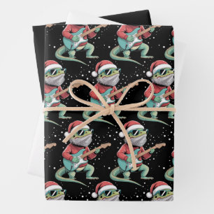Feuille De Papier Cadeau Dragon barbu de Noël jouant de la guitare Musicien