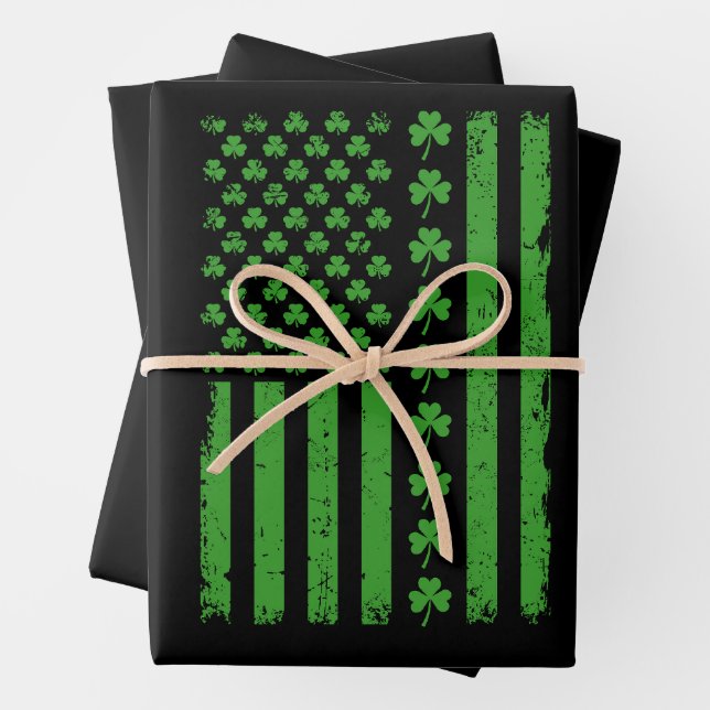 Feuille De Papier Cadeau Drapeau américain Shamrocks St Patricks day (En situation)