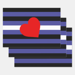 Feuille De Papier Cadeau Drapeau et cœur de fierté en cuir
