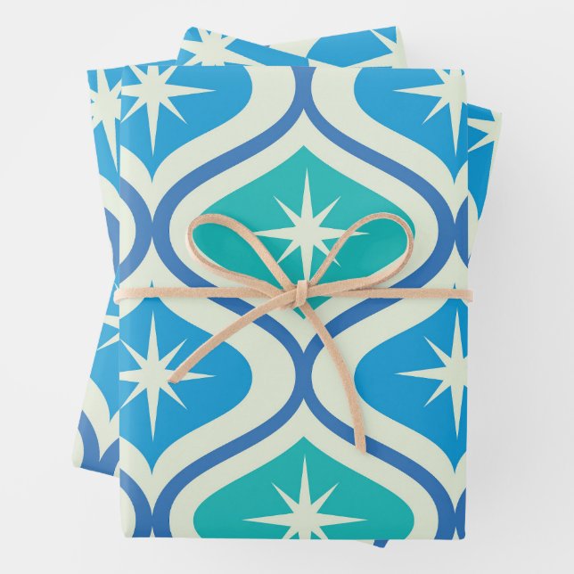 Feuille De Papier Cadeau Éclats atomiques de milieu de siècle sur ogee bleu (En situation)