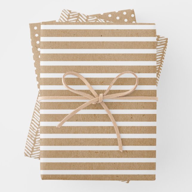 Feuille De Papier Cadeau Elégant Blanc Simple Sur Faux Rustique Brown Kraft (En situation)