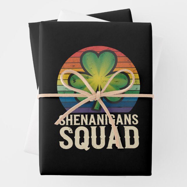 Feuille De Papier Cadeau Équipe de Shenanigans Saint-Patrick Correspondante (En situation)