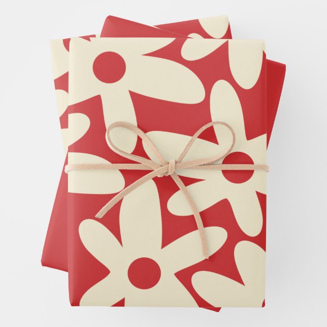 Feuille De Papier Cadeau Faisées rétros Motif Floral Rouge et Crème (En situation)