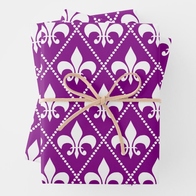 Feuille De Papier Cadeau Fleur de Lis violet profond (En situation)