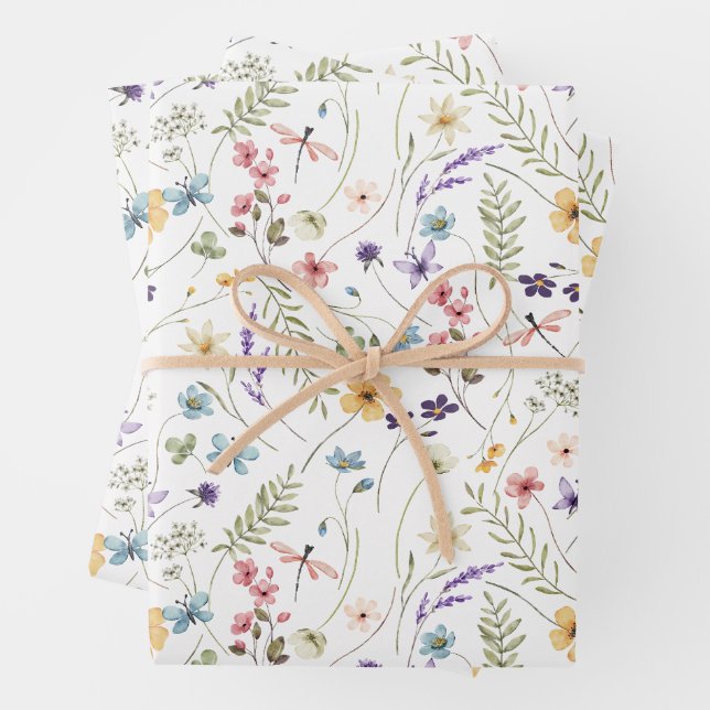 Feuille De Papier Cadeau Fleur sauvage Aquarelle Et Motif Papillons (En situation)