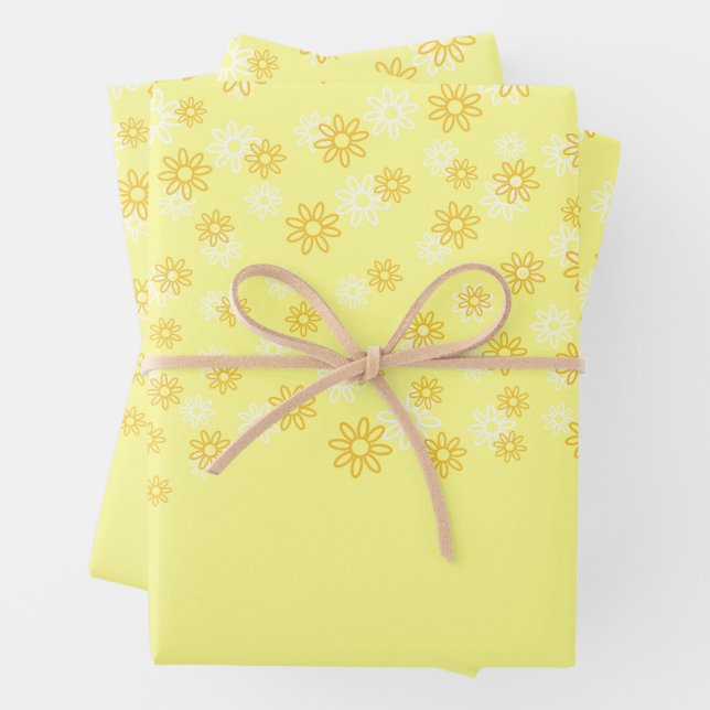 Feuille De Papier Cadeau Fleurs blanches et jaunes sur Pastel Jaune (En situation)