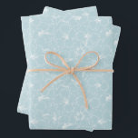Feuille De Papier Cadeau Fleurs blanches sur fond bleu<br><div class="desc">Trois feuilles de papier d'emballage présentent des contours de fleurs blanches d'hibiscus tropical sur un fond bleu pâle (ou de la couleur de votre choix). Beau papier cadeau pour anniversaire, mariage, anniversaire de mariage ou toute autre occasion. PLUS de couleurs dans notre magasin.</div>