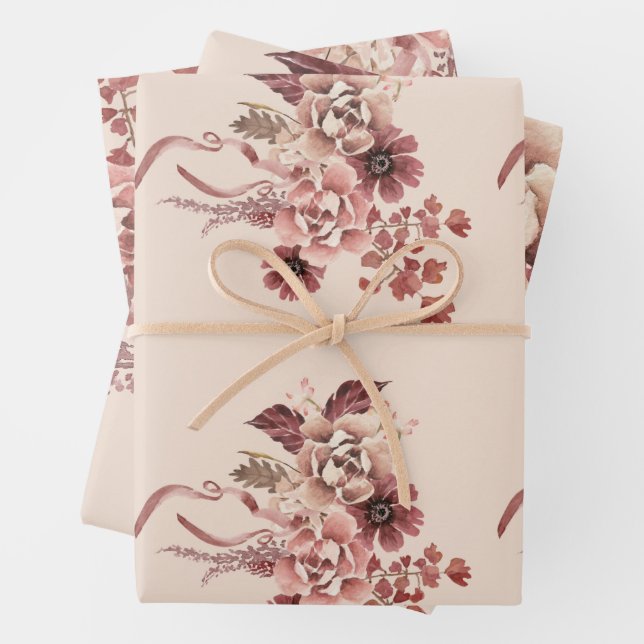 Feuille De Papier Cadeau Fleurs d'automne rustiques Aquarelle beige clair (En situation)