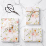 Feuille De Papier Cadeau Fleurs de Jardin Bleues<br><div class="desc">De magnifiques feuilles de papier d'emballage présentent d'élégantes fleurs d'aquarelle sur un arrière - plan rose pâle. CORRESPONDANCE d'objets dans notre collection.</div>