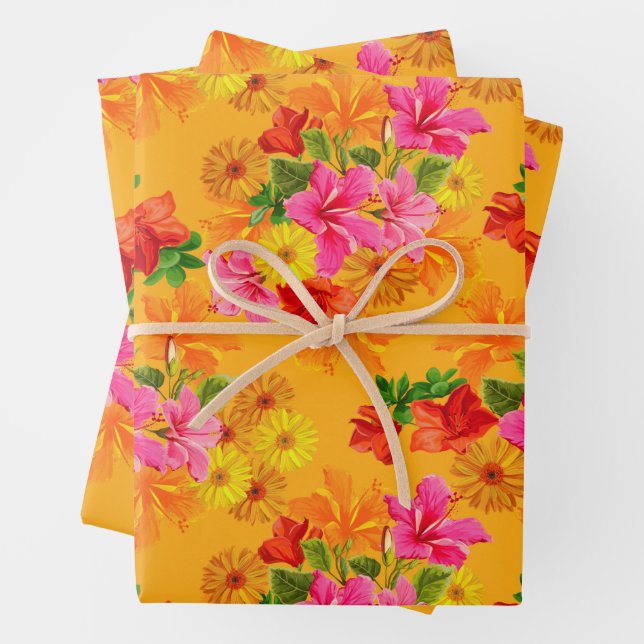 Feuille De Papier Cadeau Fleurs Élégantes sur Orange (En situation)