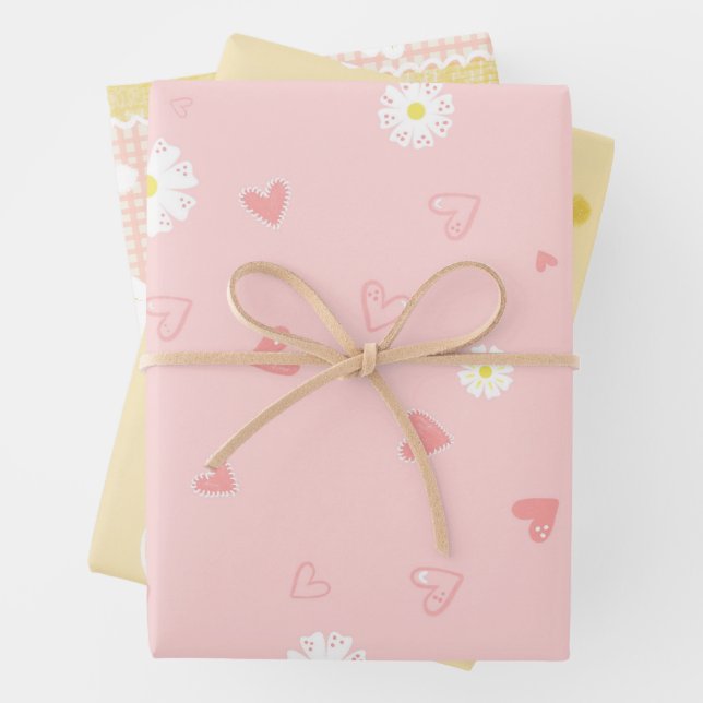 Feuille De Papier Cadeau Fleurs pastel de printemps et cœurs (En situation)