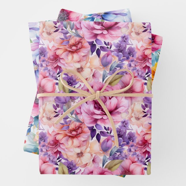 FEUILLE DE PAPIER CADEAU FLEURS PRINTANIÈRES ROSE ET VIOLETTE (En situation)