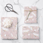 Feuille De Papier Cadeau Fleurs sauvages dorées dessinées à la main Modèle<br><div class="desc">Motif de fleurs sauvages papiers d'emballage rose poussiéreux</div>