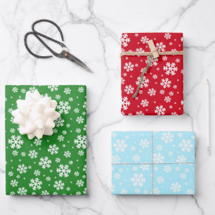 Feuille De Papier Cadeau Flocons de neige blancs en hiver sur fond vert rou