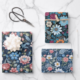 Feuille De Papier Cadeau Flore rose et bleu sur Arrière - plan de la marine