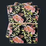 Feuille De Papier Cadeau Flore verdoyante sur fond noir<br><div class="desc">Les feuilles de papier d'emballage noir présentent de belles fleurs aquarelles roses et rouges et une verdure élégante.  ARTICLES CORRESPONDANTS dans notre magasin.</div>