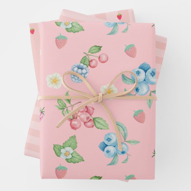 Feuille De Papier Cadeau Fraise Anniversaire Berry premier rose (En situation)