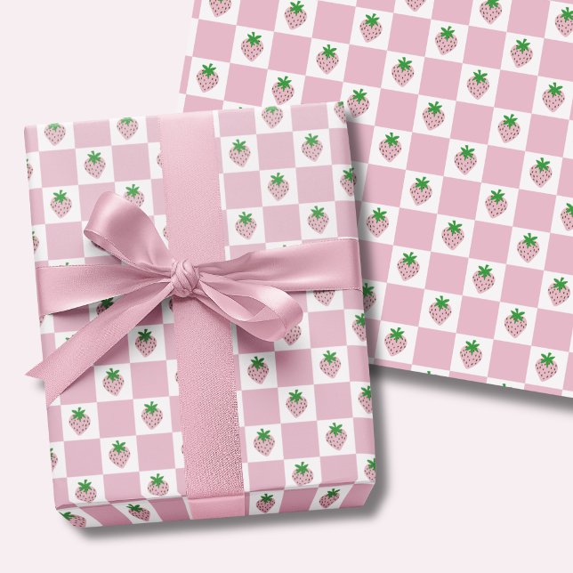 Feuille De Papier Cadeau Fraise Rose Damier Été (Pink strawberry checkboard wrapping paper sheets)