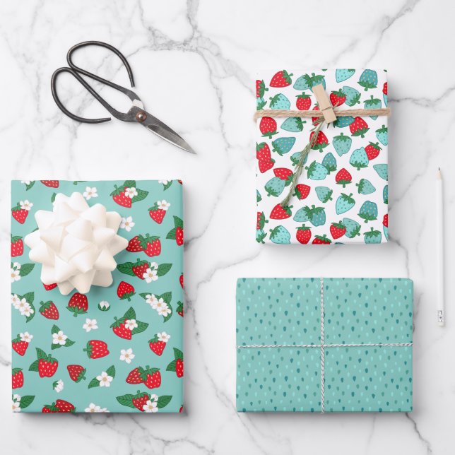 Feuille De Papier Cadeau Fraises Bleues Bleues Douces Fleurs Blanches Motif (Recto)