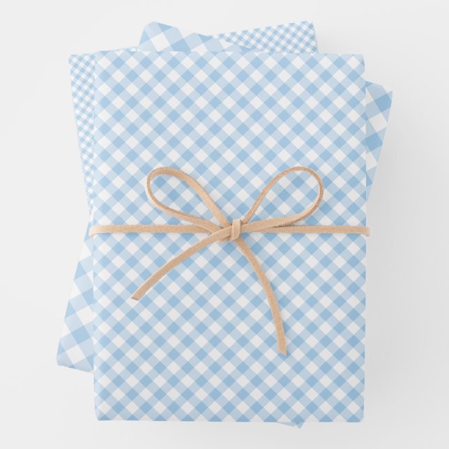 Feuille De Papier Cadeau Gingham Rétro Bleu Bébé (En situation)