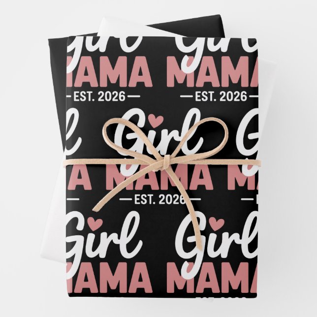 Feuille De Papier Cadeau Girl Mama Est 2026 Pregnancy Reveal New Mom to Be  (En situation)
