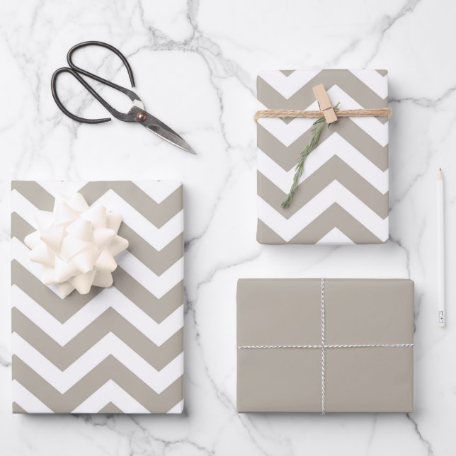 Feuille De Papier Cadeau Gris et blanc Chevron épais Mariage Anniversaire V (Recto)