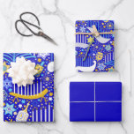 Feuille De Papier Cadeau Hanoukka maximale<br><div class="desc">Des dreidels colorés,  des menorahs et des étoiles sur un riche arrière - plan bleu. Une feuille de gros et de petit imprimé,  et une feuille de bleu solide.</div>