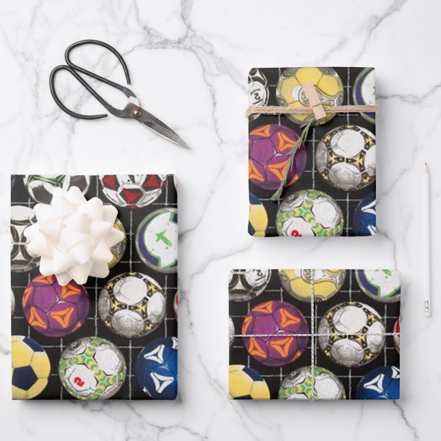 Feuille De Papier Cadeau Il faut des balles pour jouer au football (Recto)