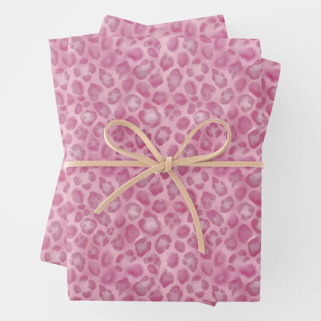 Feuille De Papier Cadeau Impression léopard rose pastel aquarelle (En situation)