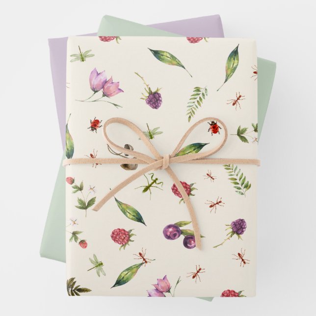 Feuille De Papier Cadeau Insectes Fleurs sauvages de bois Lilac, moderne et (En situation)