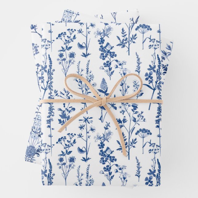 Feuille De Papier Cadeau Jardin Bleu Fleur sauvage Motif (En situation)