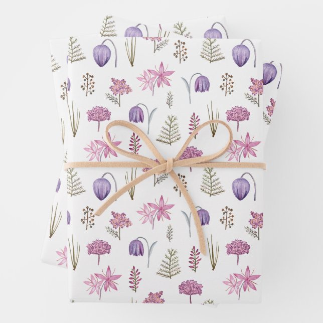 Feuille De Papier Cadeau Jolie aquarelle violet Fleur sauvage fête d'annive (En situation)