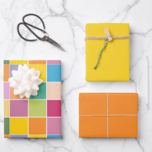 Feuille De Papier Cadeau Joueur de chèques au printemps enveloppant des feu