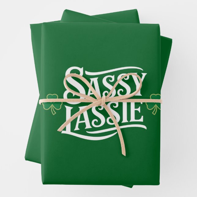 Feuille De Papier Cadeau Jour de la Saint Patrick Sassy Lassie Funny Irish  (En situation)