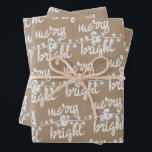 Feuille De Papier Cadeau Joyeux & Bright White Christmas Tree Lumières Kraf<br><div class="desc">Un papier d'emballage de Noël avec un arrière - plan kraft rustique avec une écriture manuscrite "joyeuse & brillante",  dans une police de calligraphie à trait de brosse blanc avec une chaîne de motif aux lumières de Noël blanches.</div>