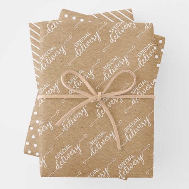 Feuille De Papier Cadeau Livraison spéciale Word Art sur Faux Kraft (En situation)