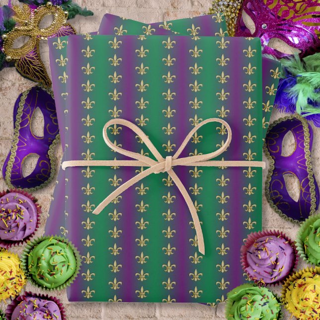 Feuille De Papier Cadeau Mardi Gras Gold Fleur-De-Lis sur violet et vert (Mardi Gras Gold Fleur-De-Lis on Purple and Green Wrapping Paper Sheets by Leapfroglisics Shop)