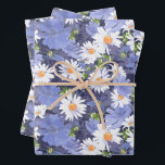 Feuille De Papier Cadeau Marguerites élégantes Pervenche Floral<br><div class="desc">Marguerites blanches élégantes,  pervenches et feuilles,  ce papier d'emballage est parfait pour toutes les occasions de cadeaux - parfait pour les mariages,  les douches de mariée,  les anniversaires et les douches de bébé.</div>