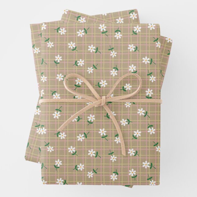 Feuille De Papier Cadeau Marguerites sur Carreaux Marrons (grande échelle) (En situation)