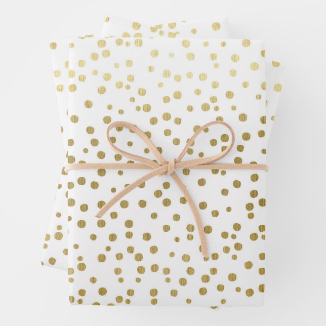 Feuille De Papier Cadeau Mariage élégant avec motif de confettis dorés (En situation)
